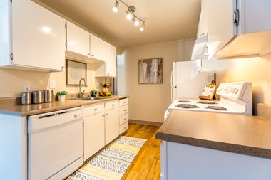 13210 97Th Avenue NE 1 Bed Apartment for Rent Photo Gallery 1